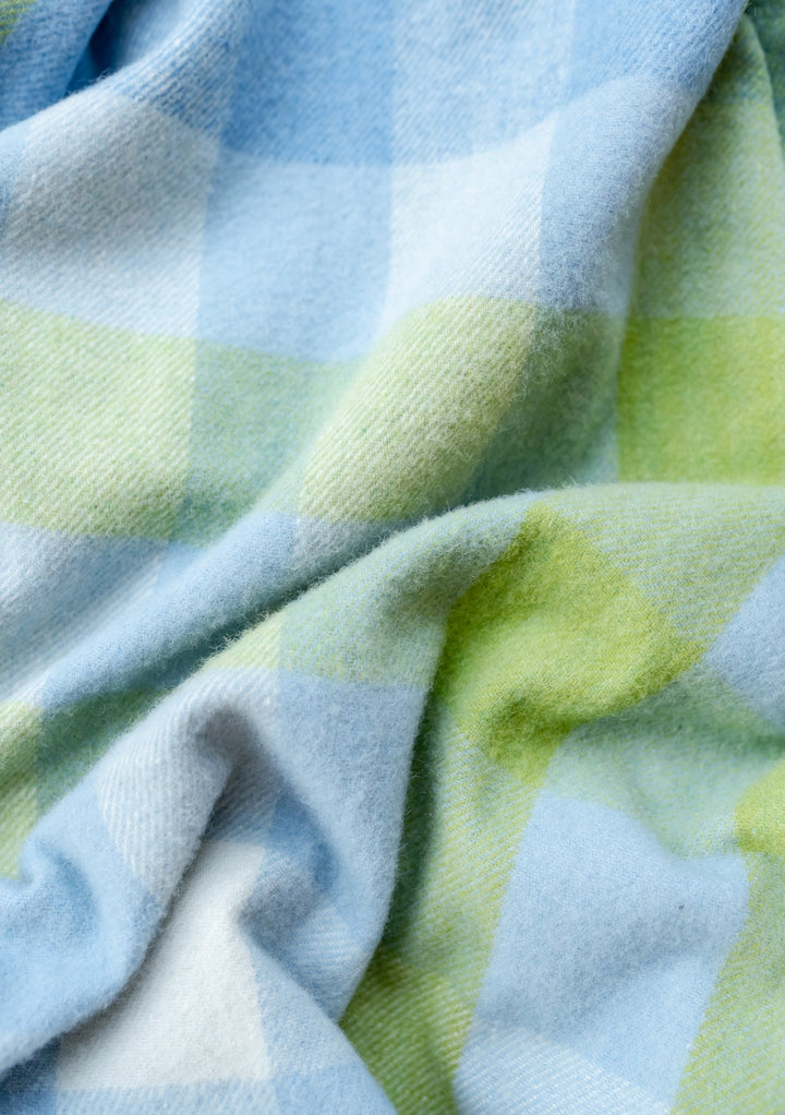 Recycled Wool Picnic Blanket in Blue Gradient Gingham