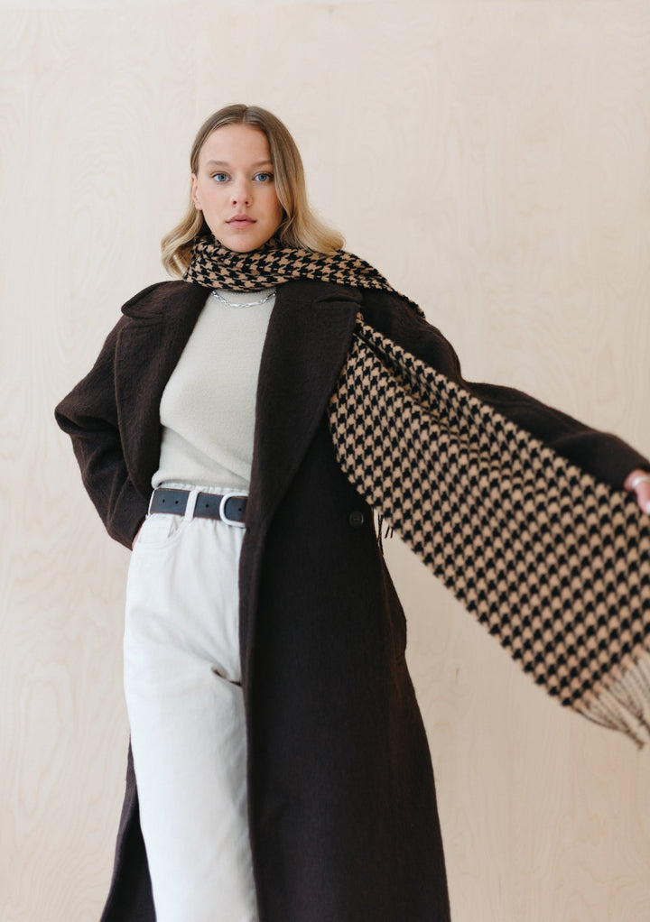 Lambswool Scarf in Camel Houndstooth
