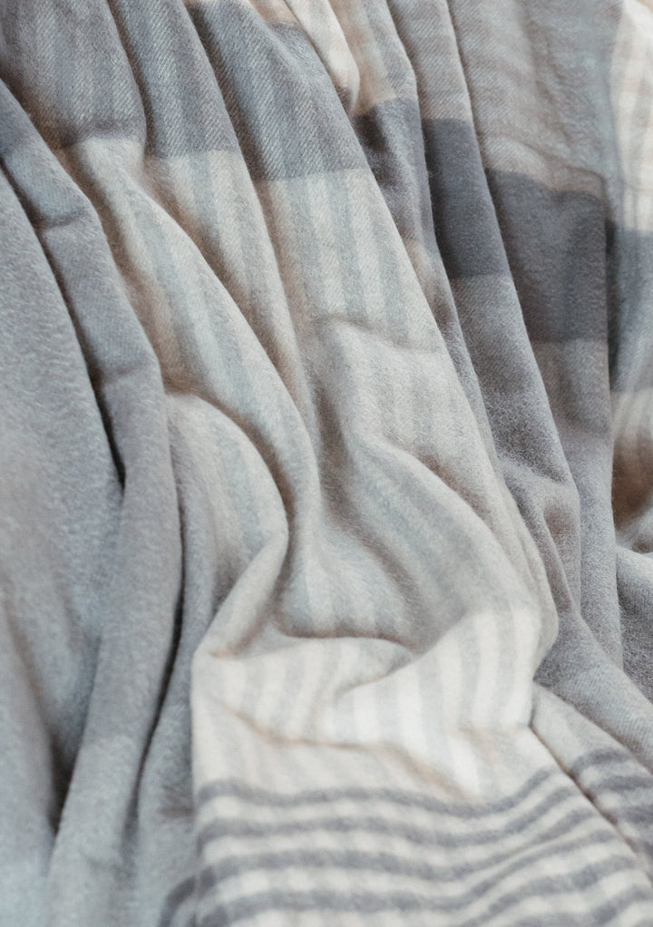 Sample Sale Cashmere Blanket Scarf in Pebble Soft Check