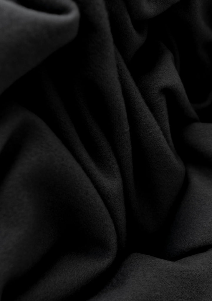 Deckenschal aus Lammwolle in Schwarz