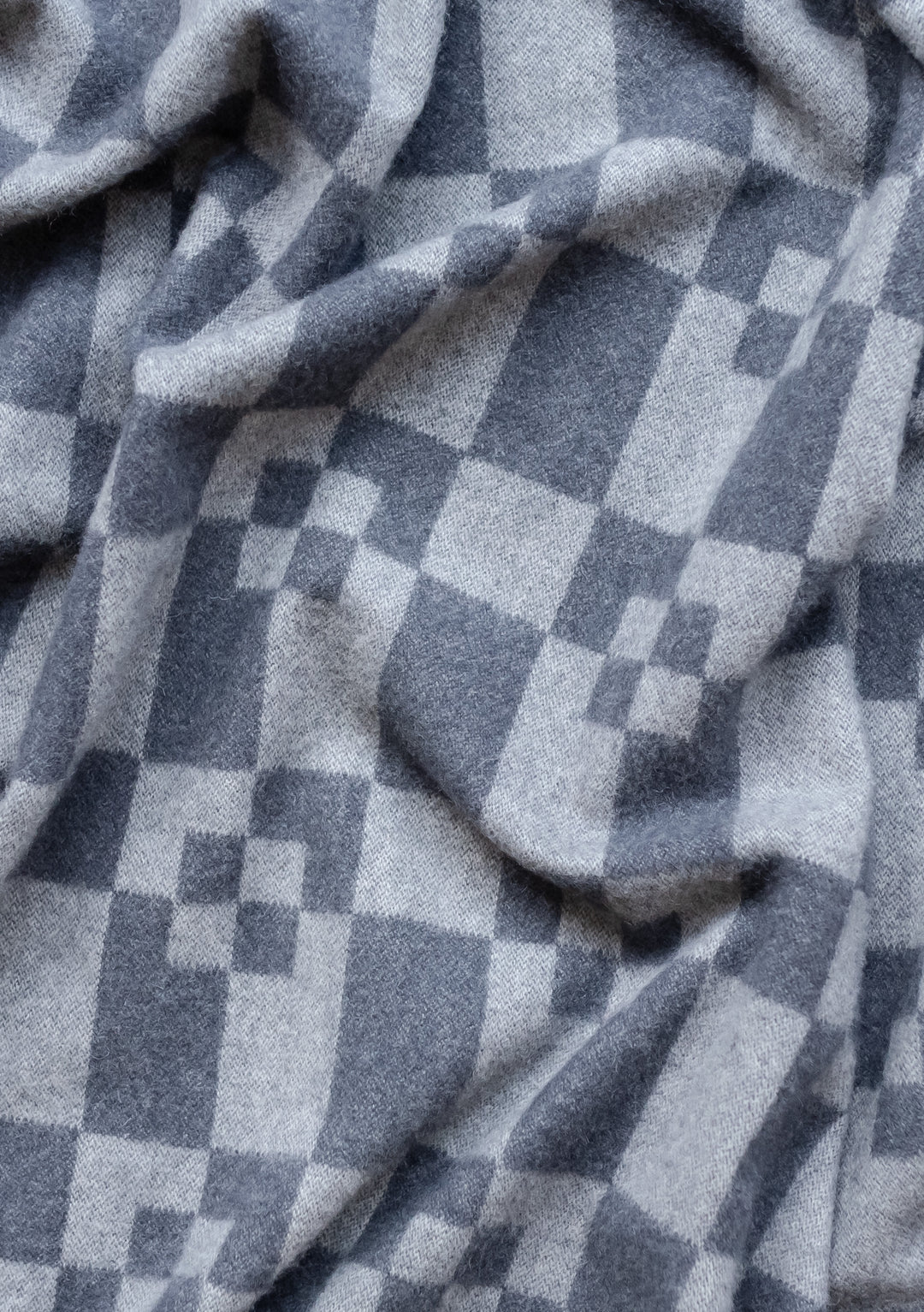 Cashmere & Merino Blanket in Grey Geometric Block