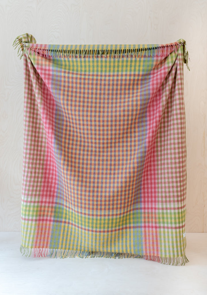 Decke aus recycelter Wolle in Lime Block Micro Gingham