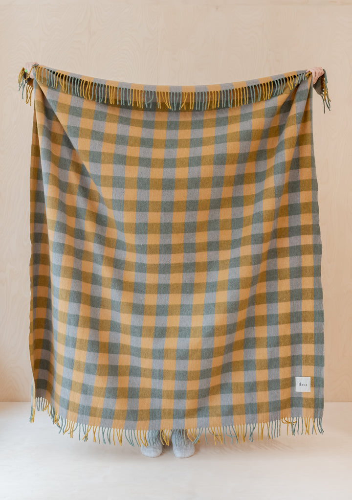 Decke aus recycelter Wolle im Salbeigrün-Gingham-Muster