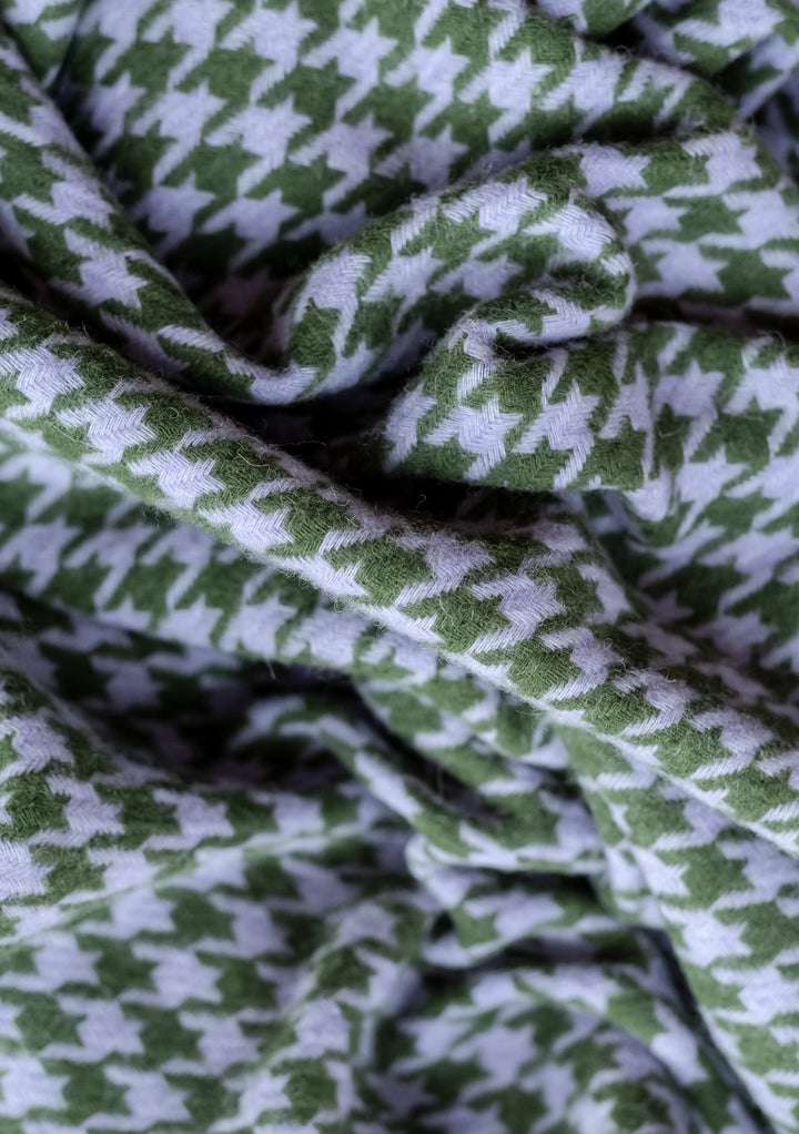 Men's Lambswool Scarf in Olive Houndstooth