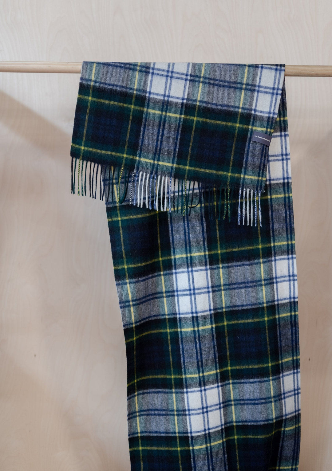 Übergroßer Schal aus Lammwolle im Gordon-Dress-Schottenmuster