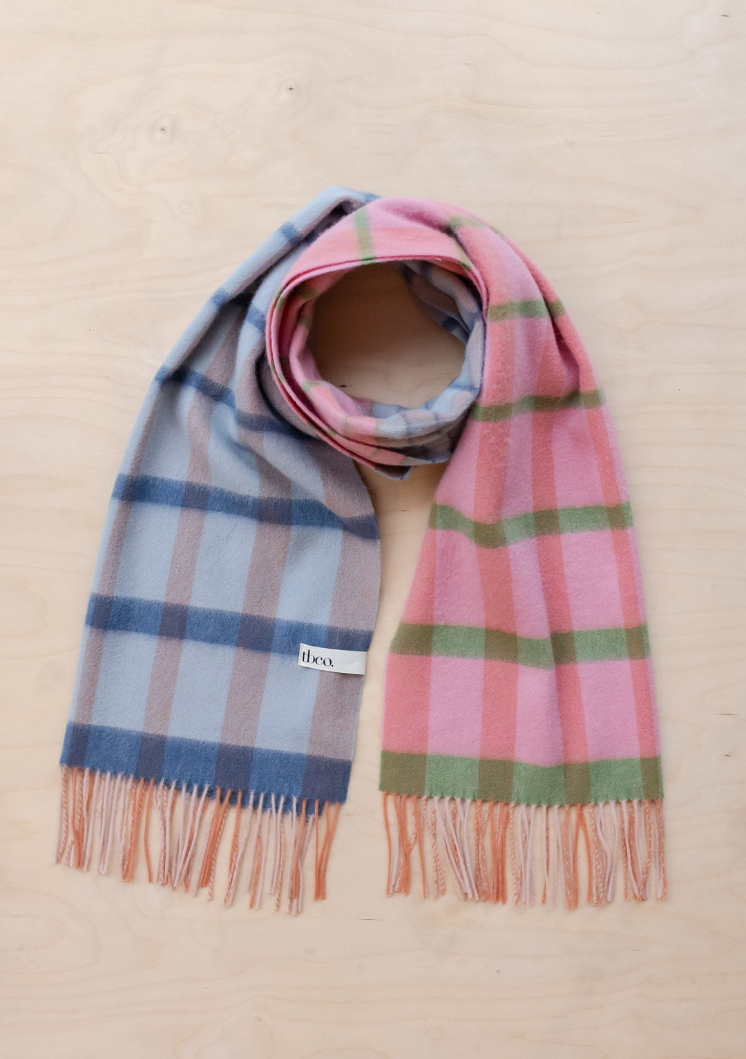 Übergroßer Schal aus Lammwolle mit rosa Farbverlauf 