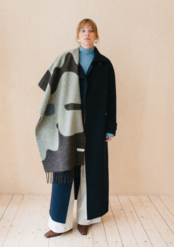 Lambswool Oversized Scarf in Flora Jacquard