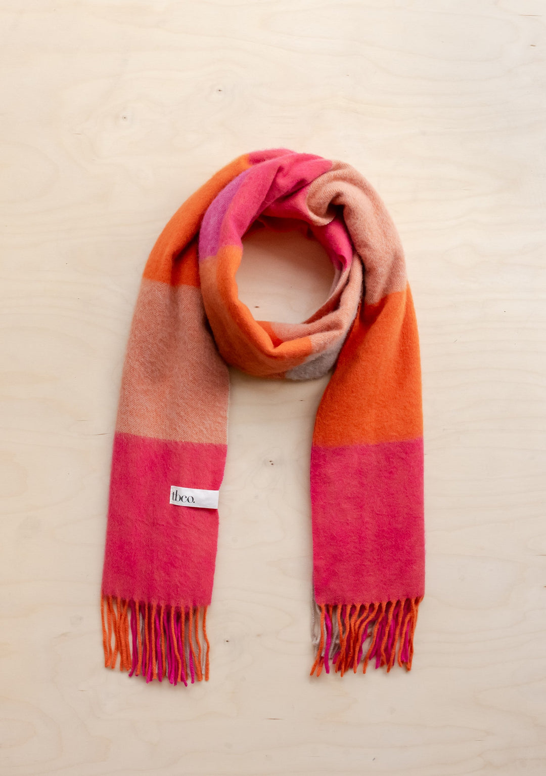 Übergroßer Schal aus Lammwolle mit rosa Karomuster
