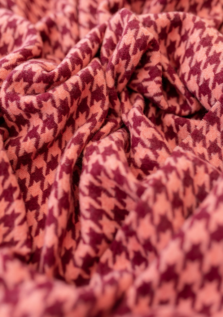 Lambswool Blanket Scarf in Berry Houndstooth