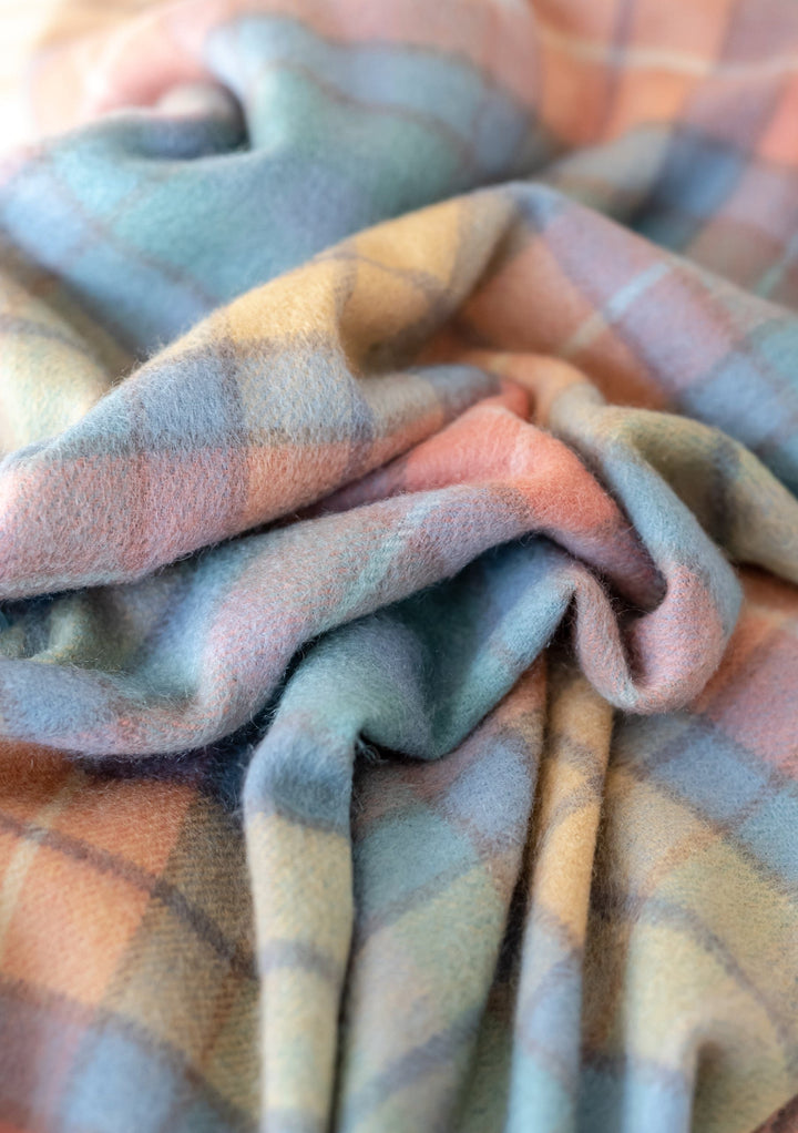 Cashmere Blanket Scarf in Buchanan Antique Tartan