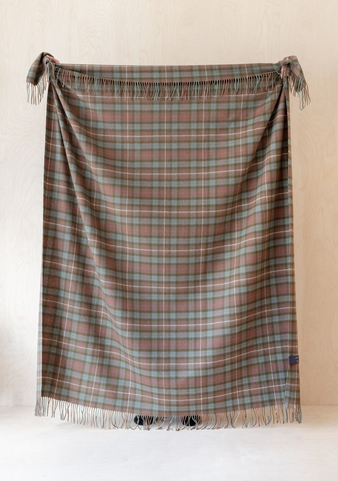 Decke aus Lammwolle in Fraser Hunting Weathered Tartan