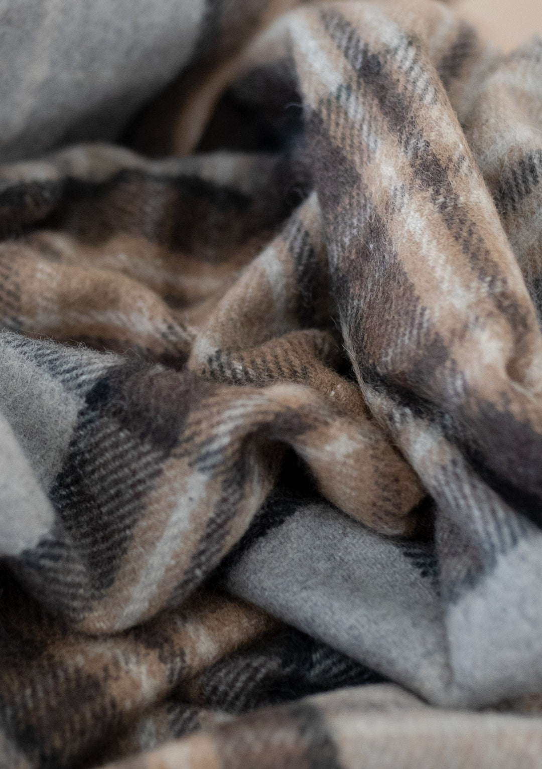 Extra große Decke aus recycelter Wolle im Mackellar-Schottenmuster