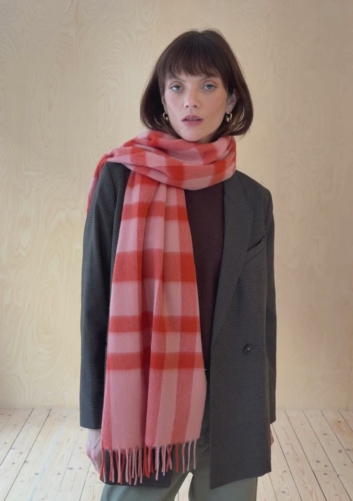 Lambswool Oversized Scarf in Pink Check